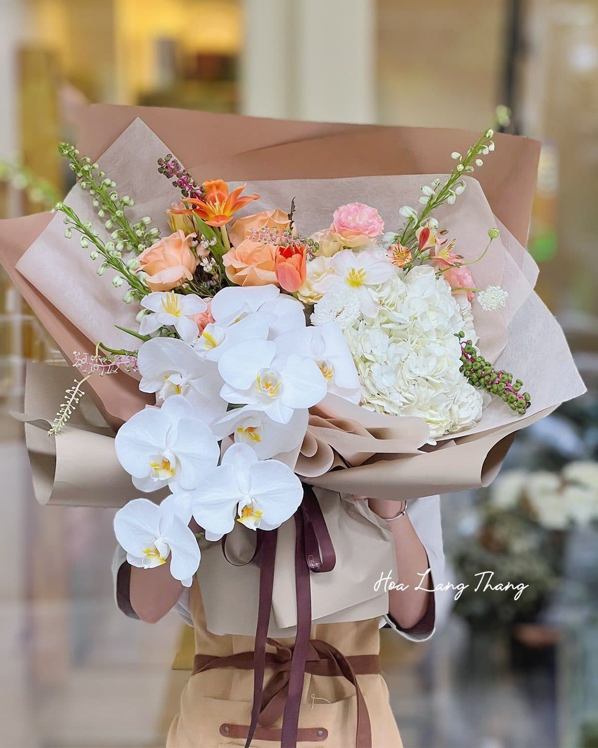 Tông cam trắng - Ảnh 1