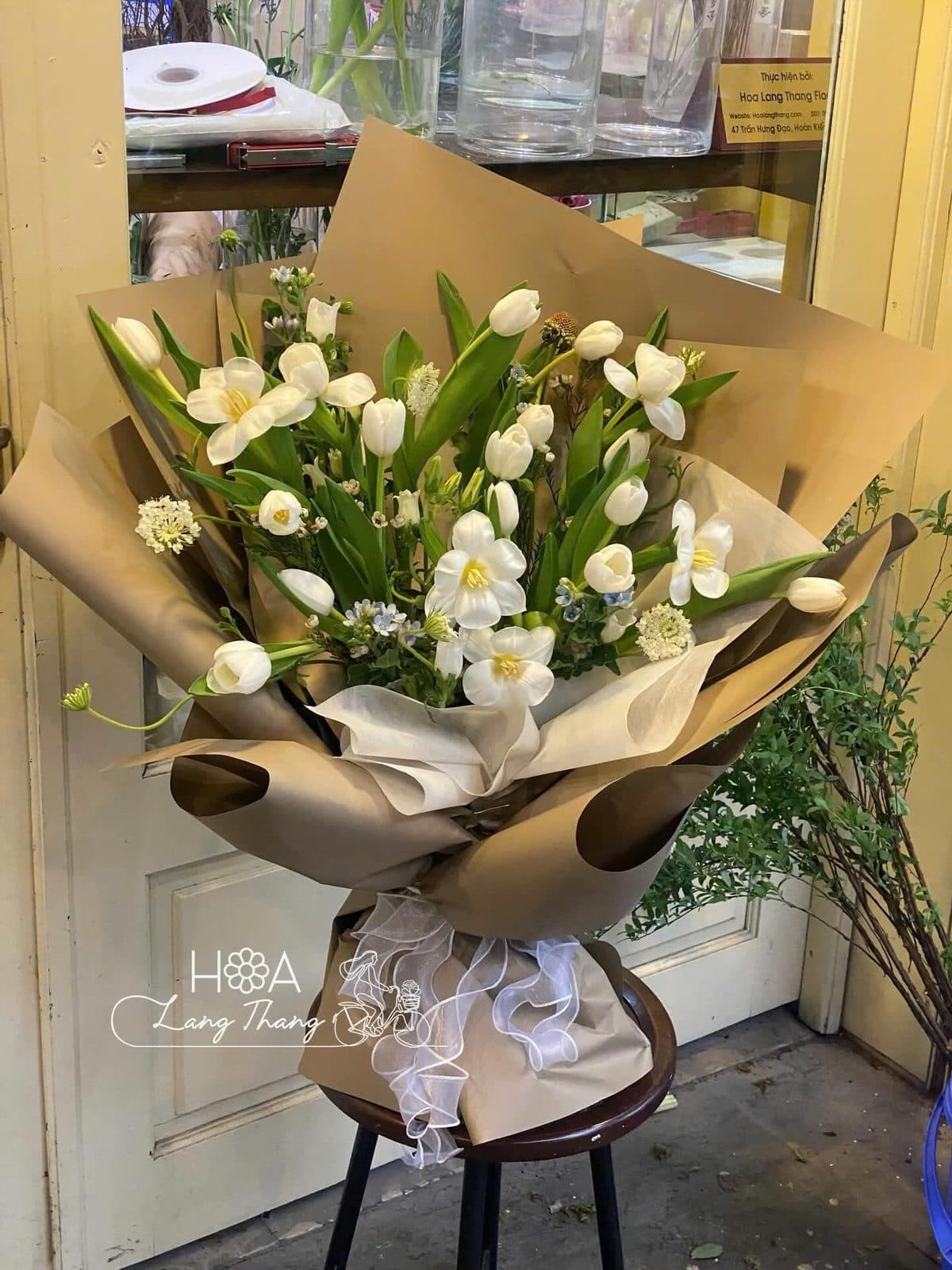 Tulip trắng bó nâu - Ảnh 1