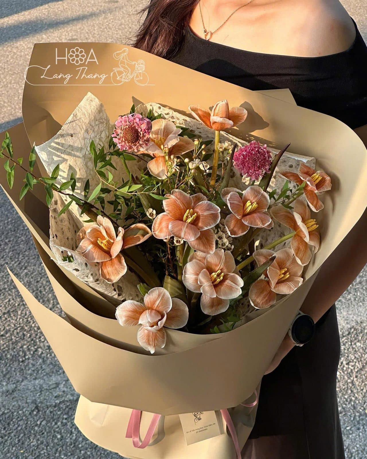 Tulip nâu đất - Ảnh 1