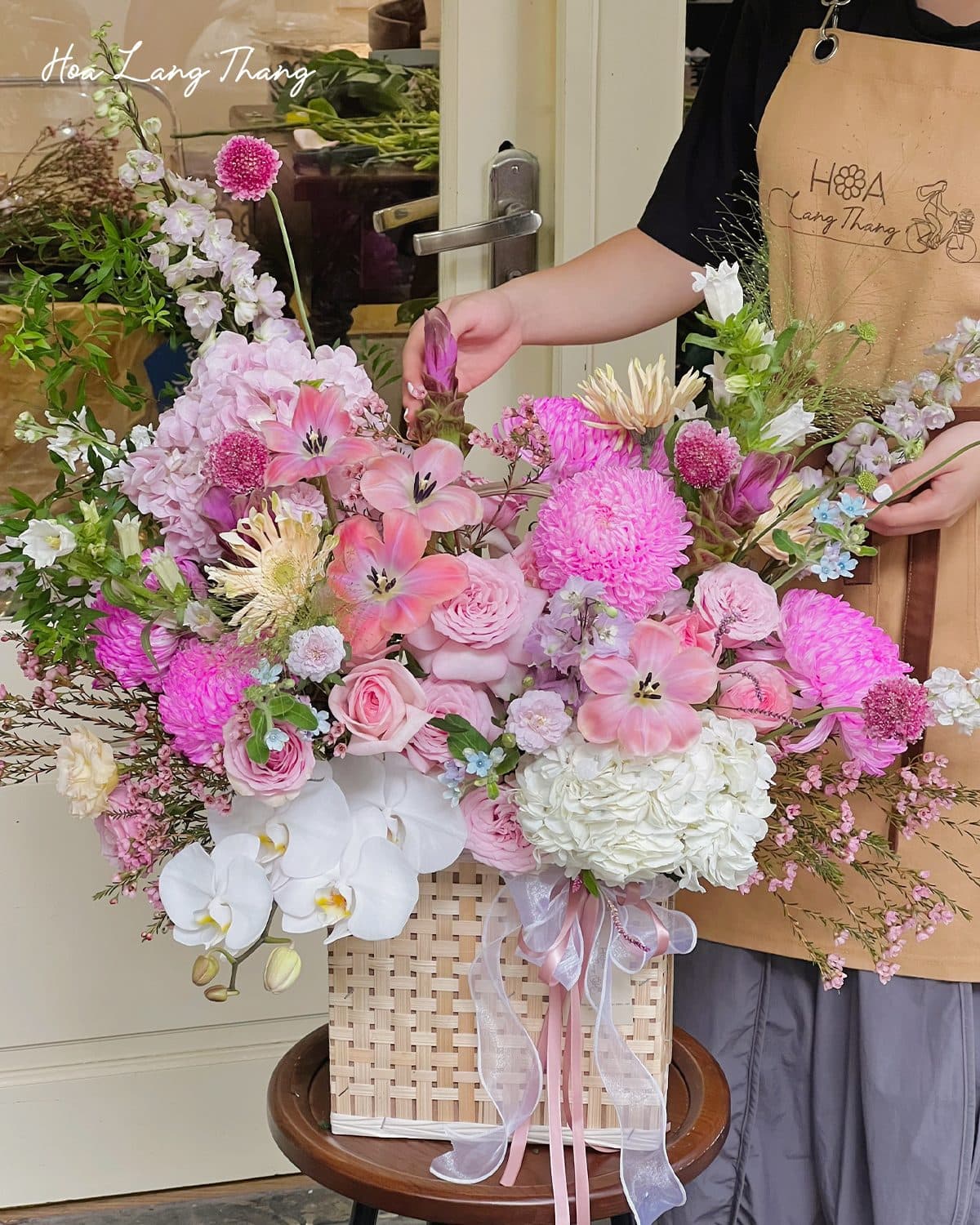 Lẵng hoa hồng mix tulip - Ảnh 1