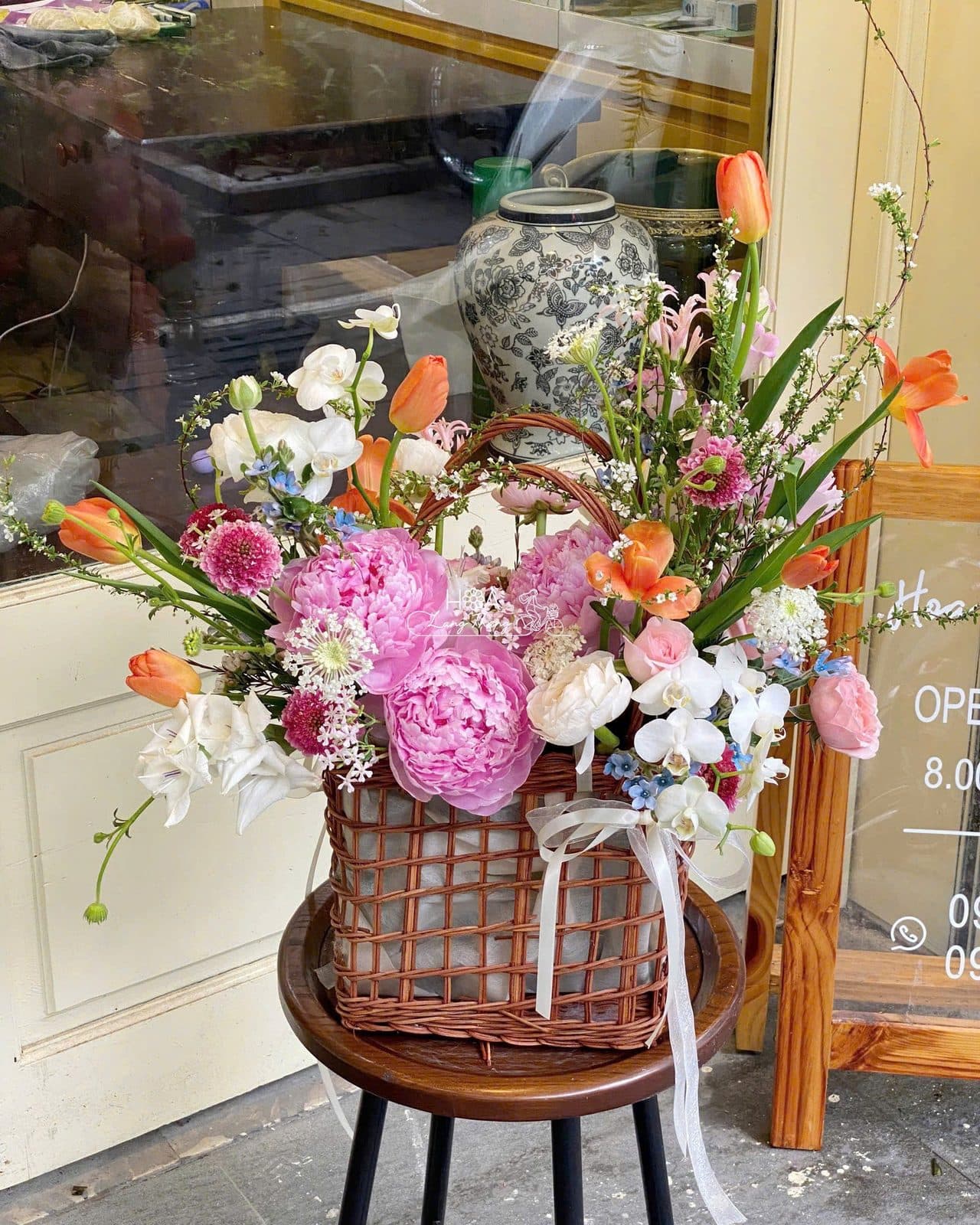 Lẵng vừa peony mix tulip - Thumbnail 4