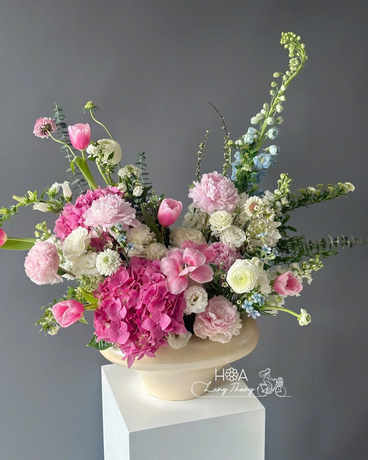 Bình hoa mix tú cầu ,tulip - Thumbnail 4