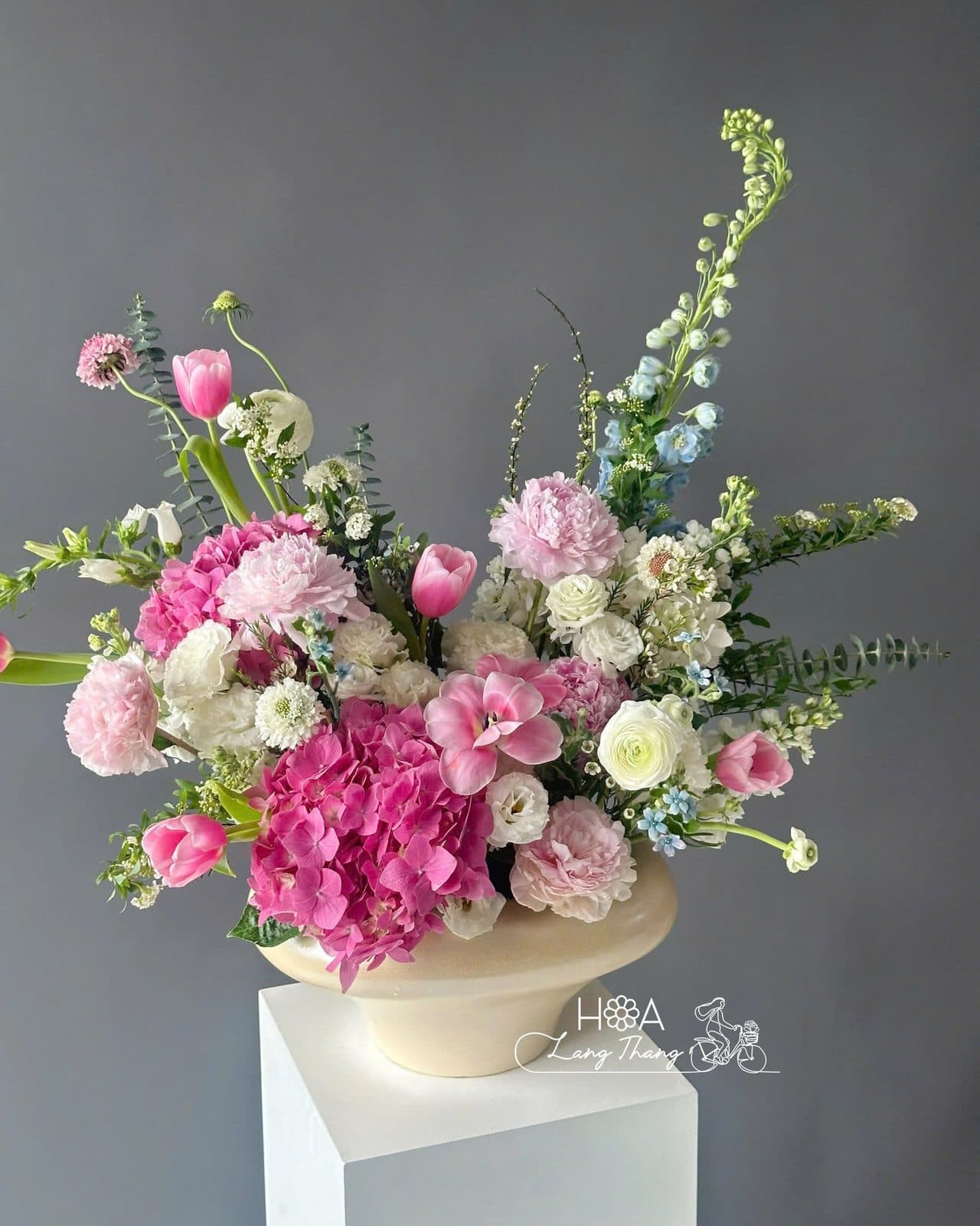 Bình hoa mix tú cầu ,tulip - Thumbnail 5