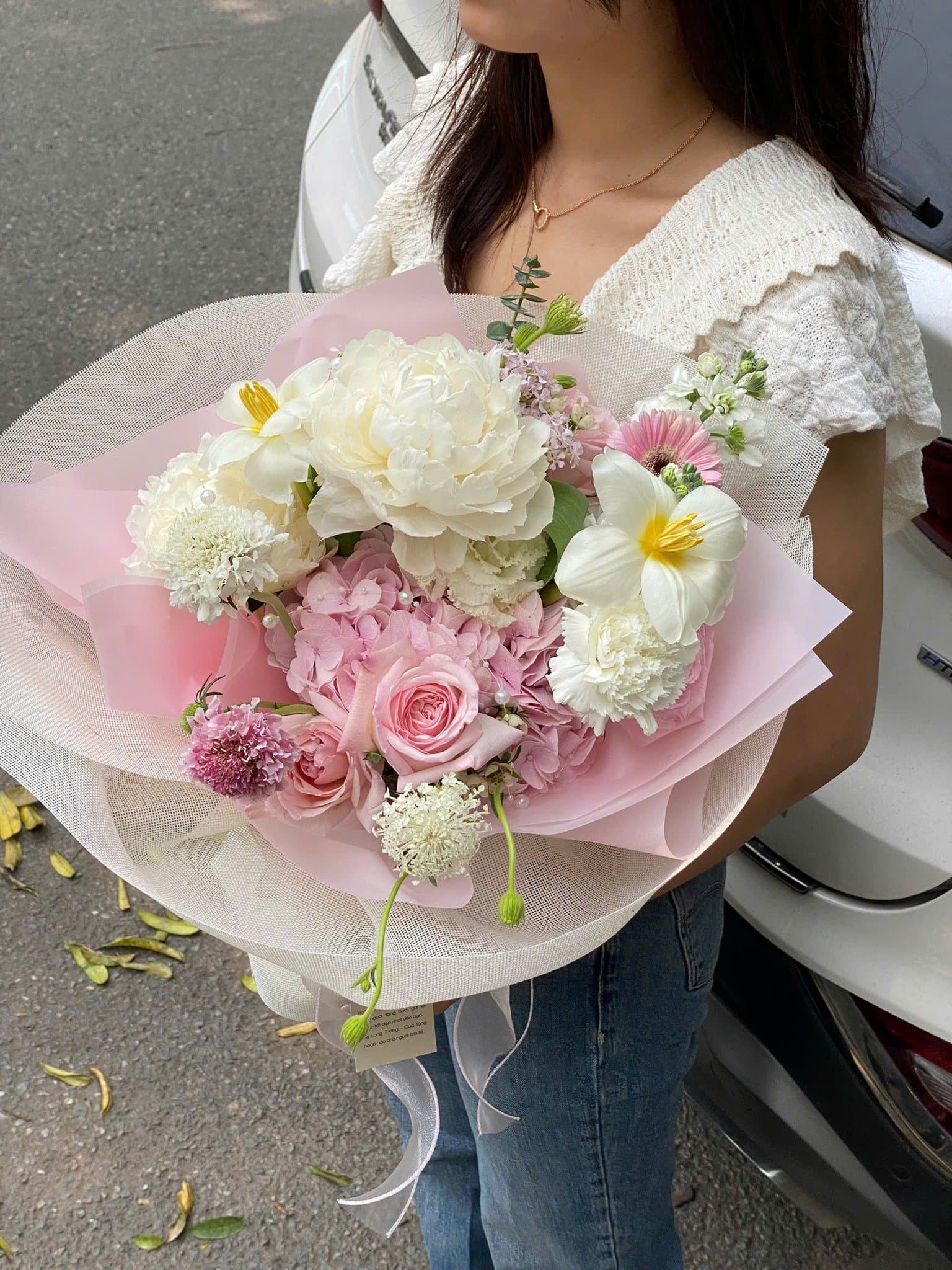 Mua hoa 8/3 Hà Nội: Địa chỉ và gợi ý chọn hoa