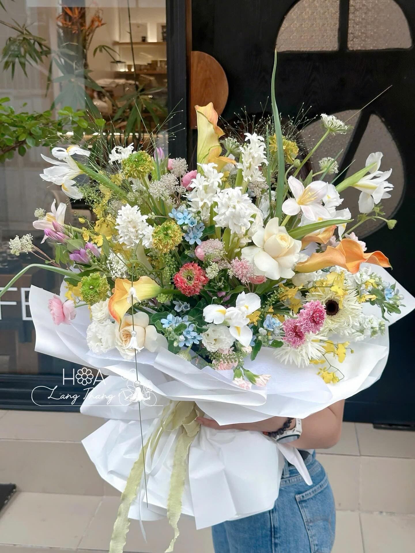 Giá hoa 20/10 Hà Nội: Hoa tươi nhập khẩu cao cấp