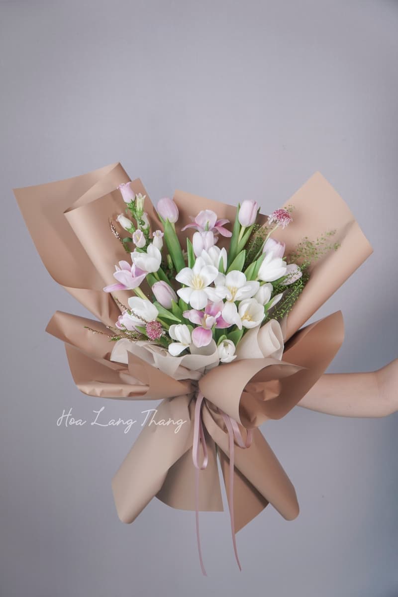 Tulip Tặng Valentine — Ý Nghĩa Hơn Cả Hoa Hồng