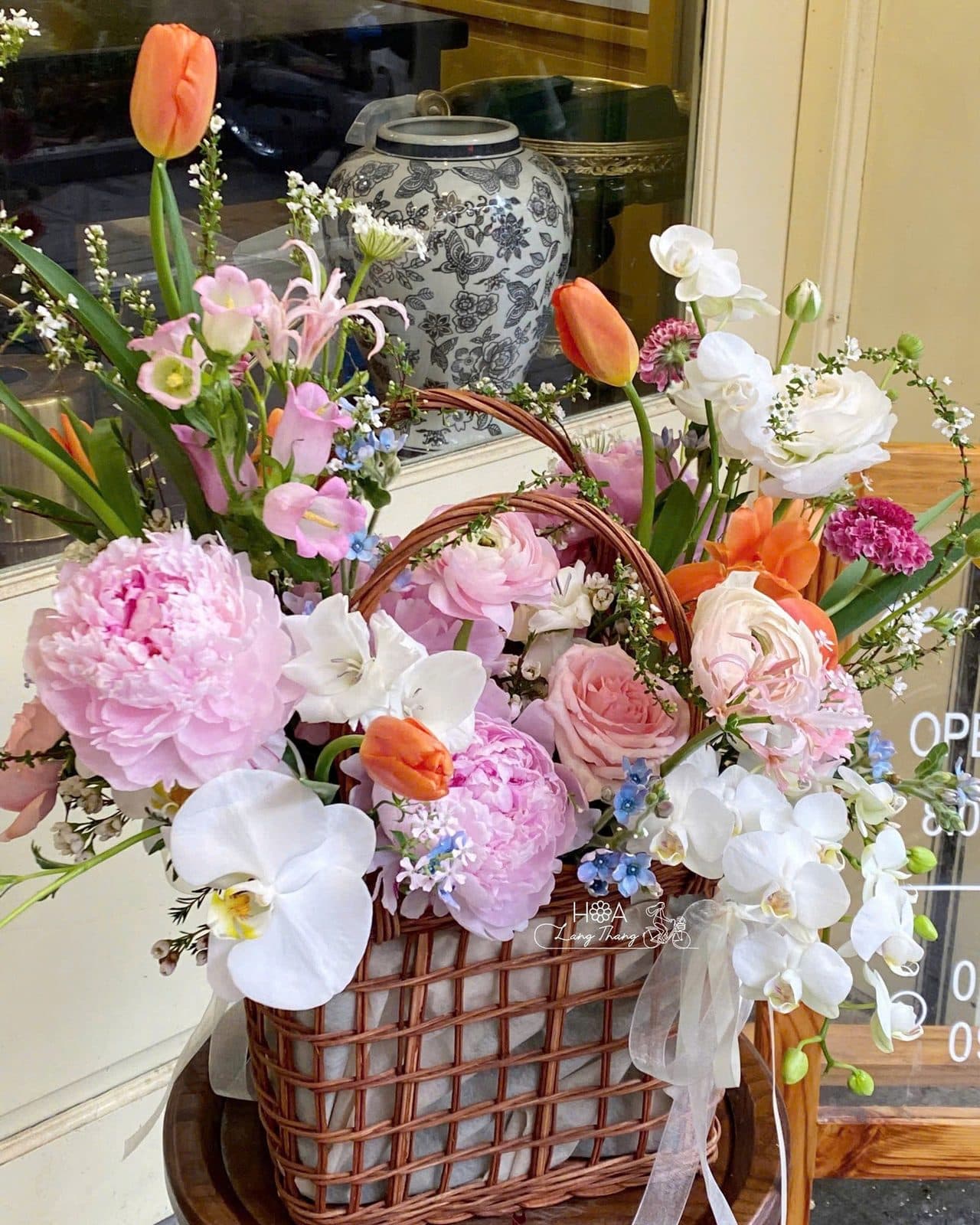 Lẵng vừa peony mix tulip - Ảnh 1