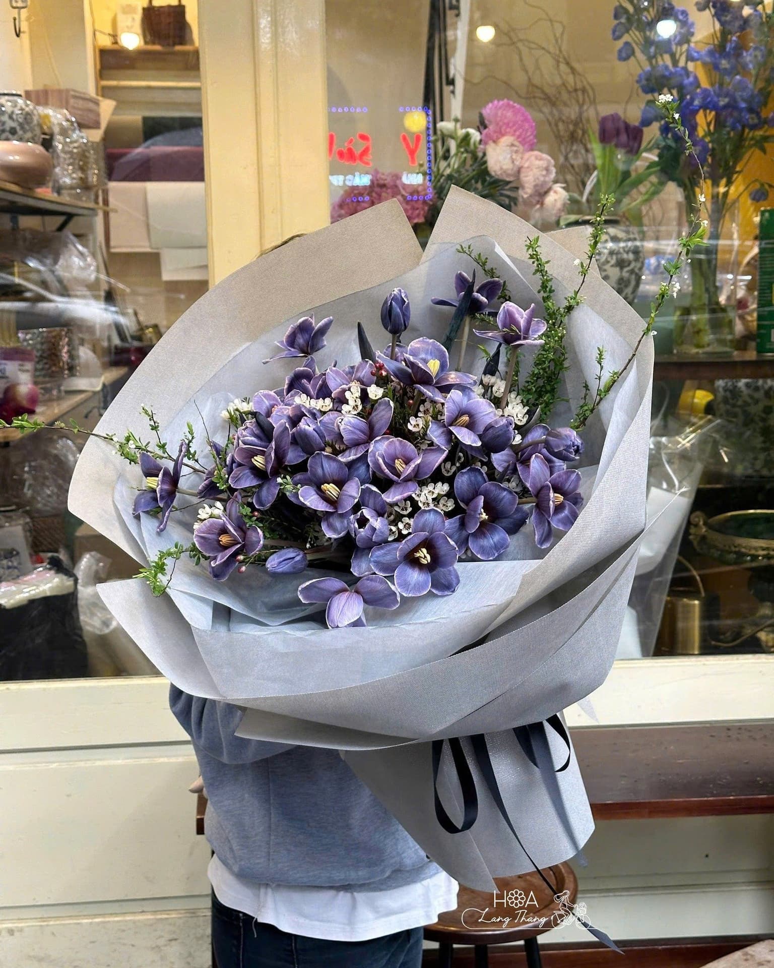 Giá hoa tân gia Hà Nội: Lựa chọn cao cấp